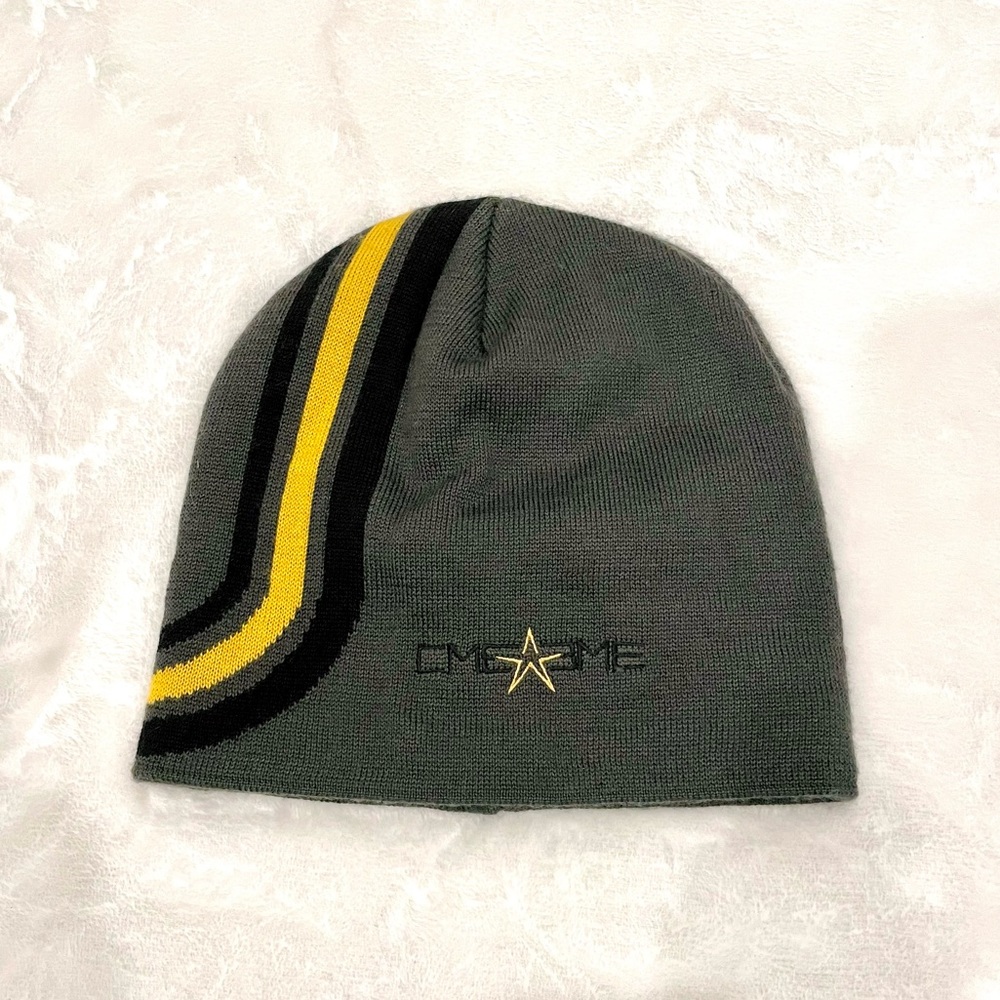 NWOT Gray and yellow woven beanie